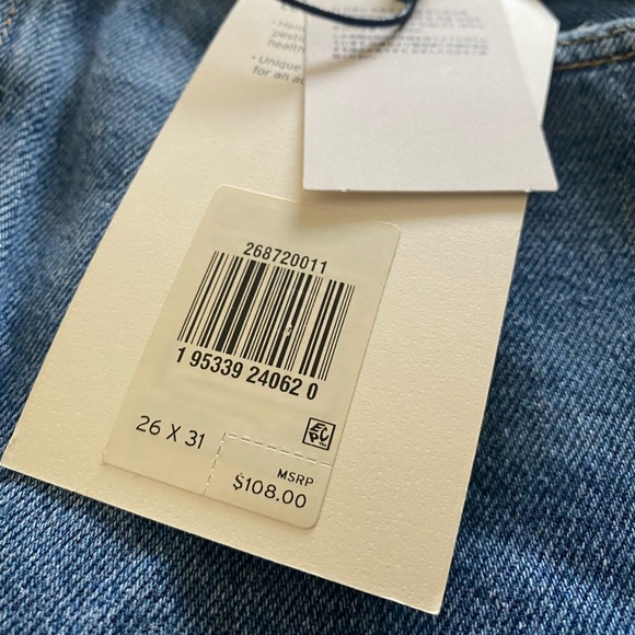 Levi's high loose ripped knee jean in mid wash - Picture 6 of 13